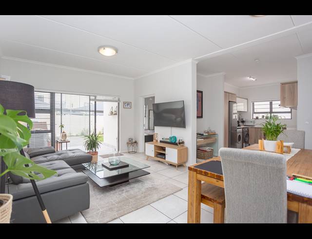 3 BEDROOM APARTMENT FOR SALE IN RICHWOOD